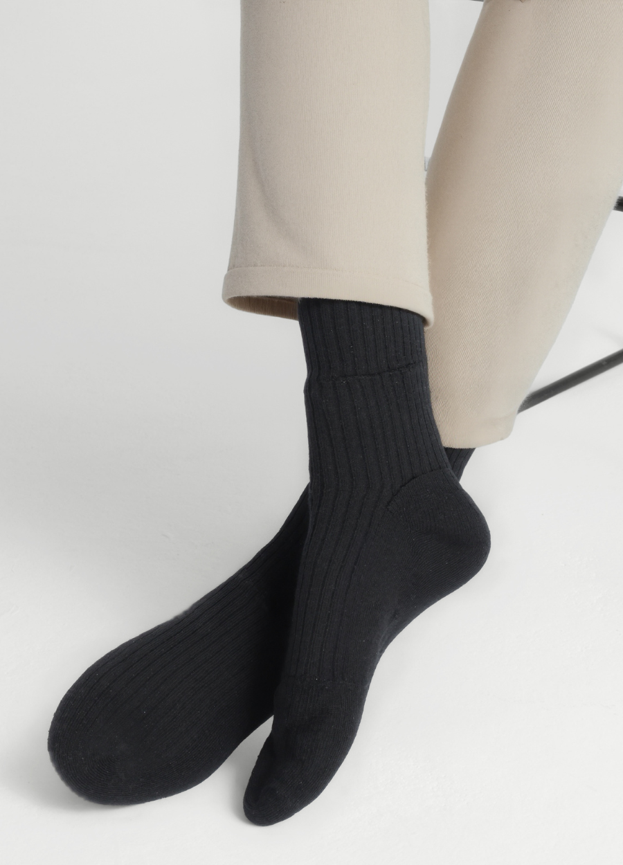 Denner cashmere Ribbed Socks in Black, view 3