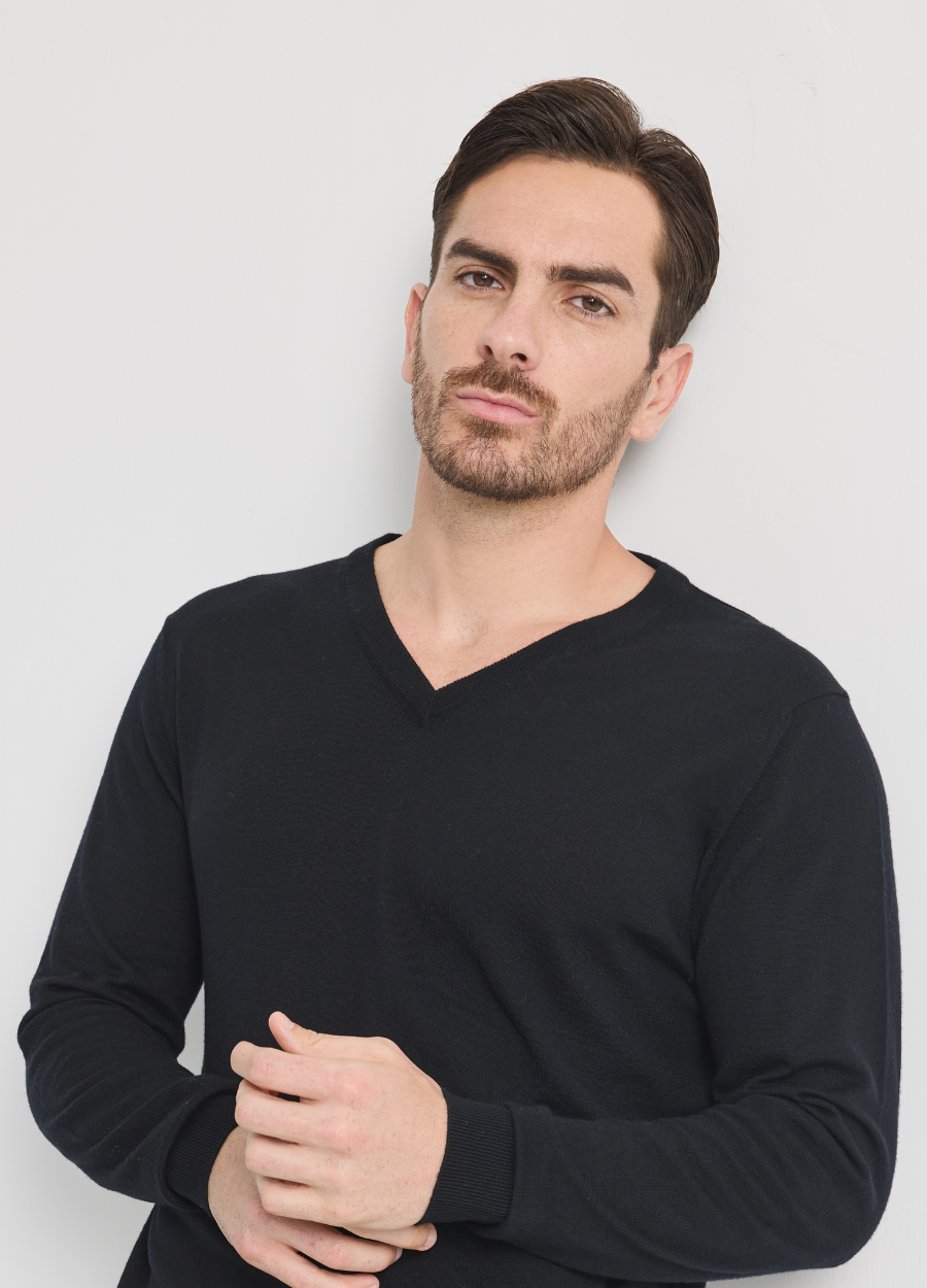 Denner men's Cashtouch merino Hampstead Vee in Black, view 5